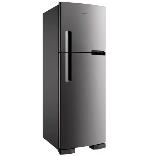 Geladeira de duas portas, modelo frost free, com acabamento em inox escovado. Possui design moderno e elegante, com puxadores verticais embutidos nas portas, proporcionando um visual clean e sofisticado. A porta superior é destinada ao freezer, enquanto a porta inferior é para o refrigerador. Características Técnicas: - Tipo: Geladeira duplex frost free - Capacidade total: Aproximadamente 400 litros - Capacidade do freezer: Aproximadamente 100 litros - Capacidade do refrigerador: Aproximadamente 300 litros - Acabamento: Inox escovado - Sistema de refrigeração: Frost free, que evita a formação de gelo - Controles: Painel de controle digital na porta do refrigerador - Prateleiras: Prateleiras ajustáveis em vidro temperado - Gavetas: Gaveta para frutas e legumes com controle de umidade - Iluminação: Iluminação interna em LED - Compartimentos: Compartimento extra frio, porta-ovos, porta-latas - Eficiência energética: Classificação A - Dimensões: Aproximadamente 1,80m de altura, 70cm de largura e 75cm de profundidade - Peso: Aproximadamente 70kg - Voltagem: Disponível em 110V ou 220V (não é bivolt) Funcionalidades: - Tecnologia inverter, que proporciona maior eficiência energética e menor ruído - Função turbo para resfriamento rápido - Alarme de porta aberta - Sistema de degelo automático - Display digital externo para controle de temperatura e funções adicionais Categoria do Produto: - Eletrodomésticos - Linha branca - Geladeiras e refrigeradores - Geladeiras frost free - Geladeiras duplex
