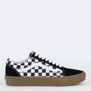 **Produto:** Tênis Vans Old Skool Fat Lace Checker Black VN0A2Z42BM8

**Descrição e Características:**

- **Modelo:** Old Skool
- **Cor:** Checker Black (xadrez preto e branco)
- **Material do Cabedal:** Combinação de lona e camurça
  - **Lona:** Parte xadrez em preto e branco
  - **Camurça:** Detalhes em preto, incluindo a biqueira e o calcanhar
- **Cadarços:** Fat Lace (cadarços grossos) na cor branca
- **Entressola:** Cor marrom/gum
- **Solado:** Borracha vulcanizada com padrão waffle, proporcionando aderência e durabilidade
- **Forro Interno:** Tecido acolchoado para conforto
- **Detalhes Adicionais:**
  - Logo Vans em branco na lateral
  - Etiqueta Vans no calcanhar
  - Costuras reforçadas para maior durabilidade

**Funcionalidade:**
- **Estilo:** Casual, streetwear
- **Uso:** Ideal para o dia a dia e atividades leves
- **Conforto:** Palmilha acolchoada para maior conforto

**Categoria:** Calçados, Tênis Casuais, Tênis de Skate

**Atributos Técnicos:**
- **Tamanho Disponível:** Variável (consultar estoque)
- **Gênero:** Unissex

Este tênis combina o design clássico da Vans com um toque moderno e estiloso, adequado para quem busca conforto e estilo em um único produto.